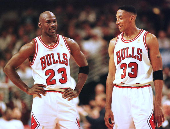CHICAGO, UNITED STATES:  Michael Jordan (L) and Scottie Pippen (R) of the Chicago Bulls talk during the final minutes of their game 22 May in the NBA Eastern Conference finals aainst the Miami Heat at the United Center in Chicago, Illinois. The Bulls won the game 75-68 to lead the series 2-0.   AFP PHOTO/VINCENT LAFORET (Photo credit should read VINCENT LAFORET/AFP via Getty Images)