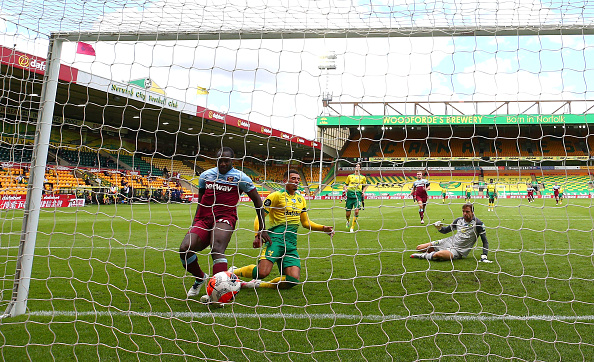 NORWICH, ENGLAND - JULY 11: Michail Antonio of West Ham United scores his team's third goal, his hattrick, during the Premier League match between Norwich City and West Ham United at Carrow Road on July 11, 2020 in Norwich, England. Football Stadiums around Europe remain empty due to the Coronavirus Pandemic as Government social distancing laws prohibit fans inside venues resulting in all fixtures being played behind closed doors. (Photo by Ian Walton/Pool via Getty Images)