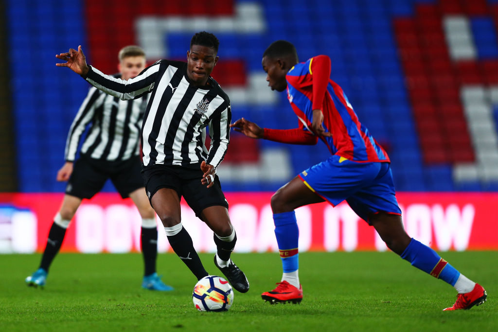 LONDON, ENGLAND - JANUARY 19:  Tyrick Mitchell of Crystal Palace avoids a challenge from Deense Kasinga Madia of Newcastle during the FA Youth Cup Fourth Round match between Crystal Palace and Newcastle United at Selhurst Park on January 19, 2018 in London, England.  (Photo by Jordan Mansfield/Getty Images)