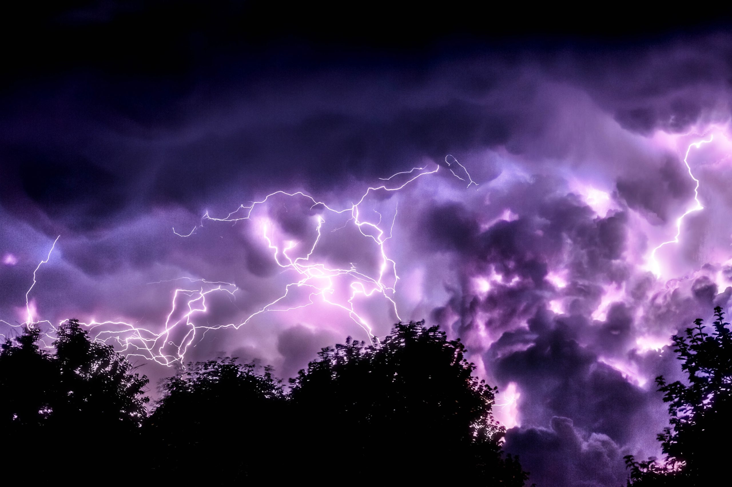 Constant lightning and giant hail: Avoid Jupiter during stormy weather