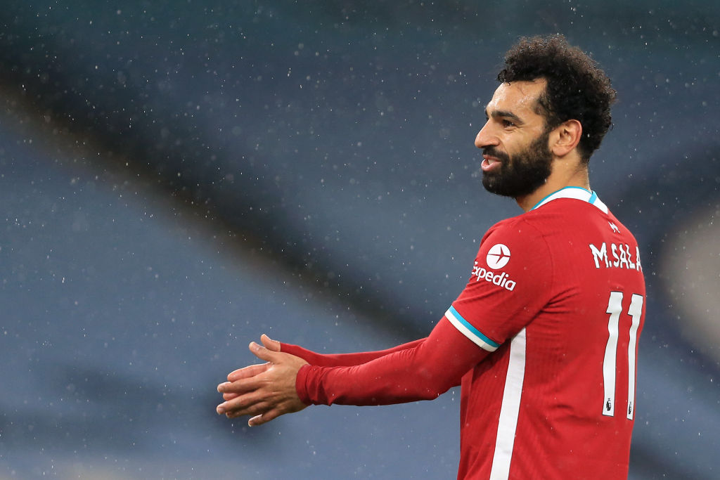 Premier League defender shares what it’s like trying to mark Salah and Firmino
