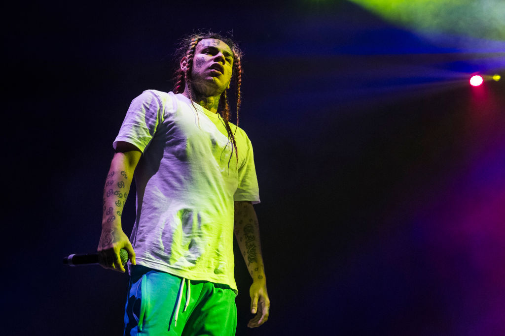 6ix9ine height: How tall is the rapper in comparison to Meek Mill?