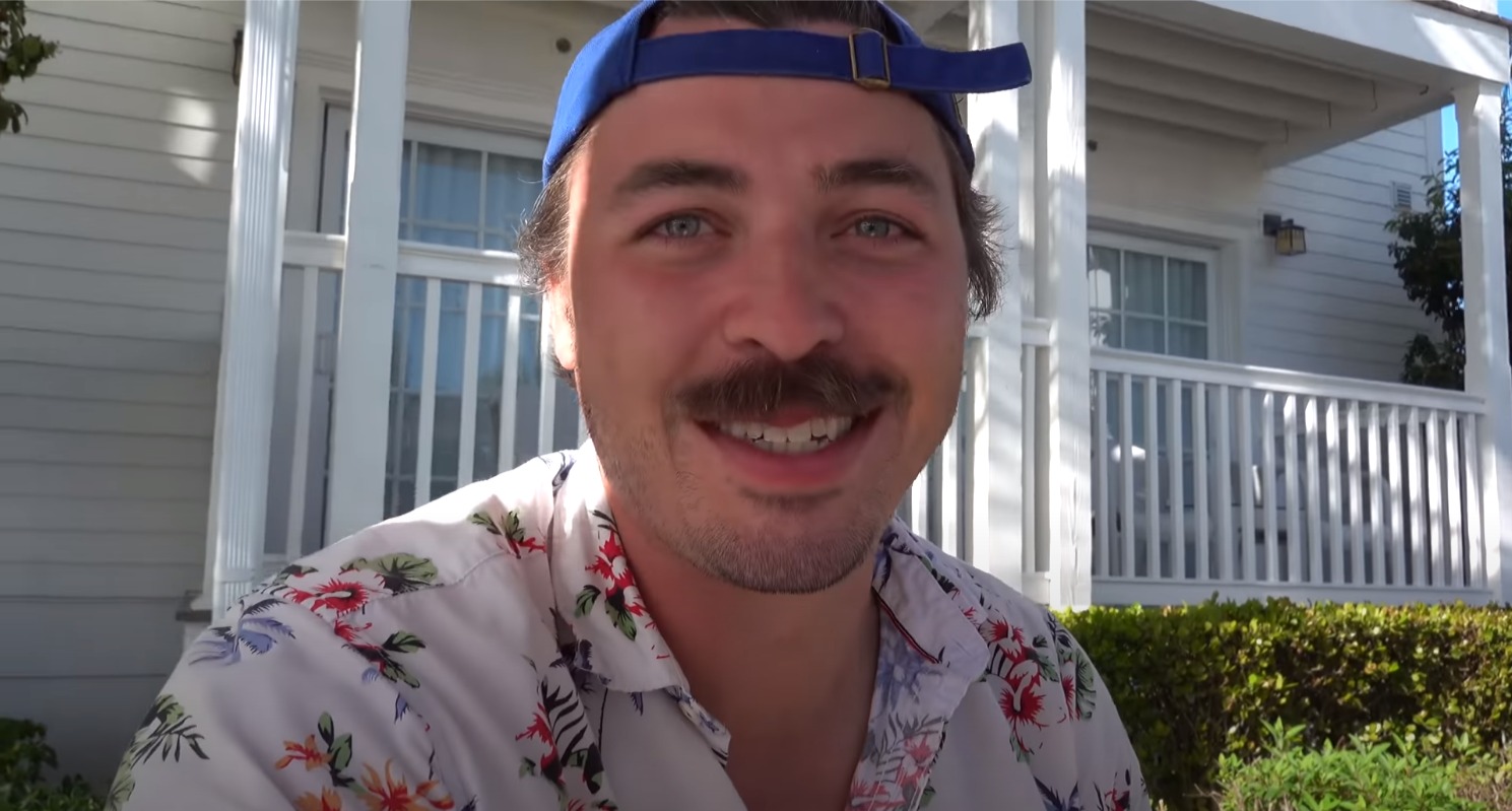 Does Donut Operator have a girlfriend? Is the YouTuber single or married?