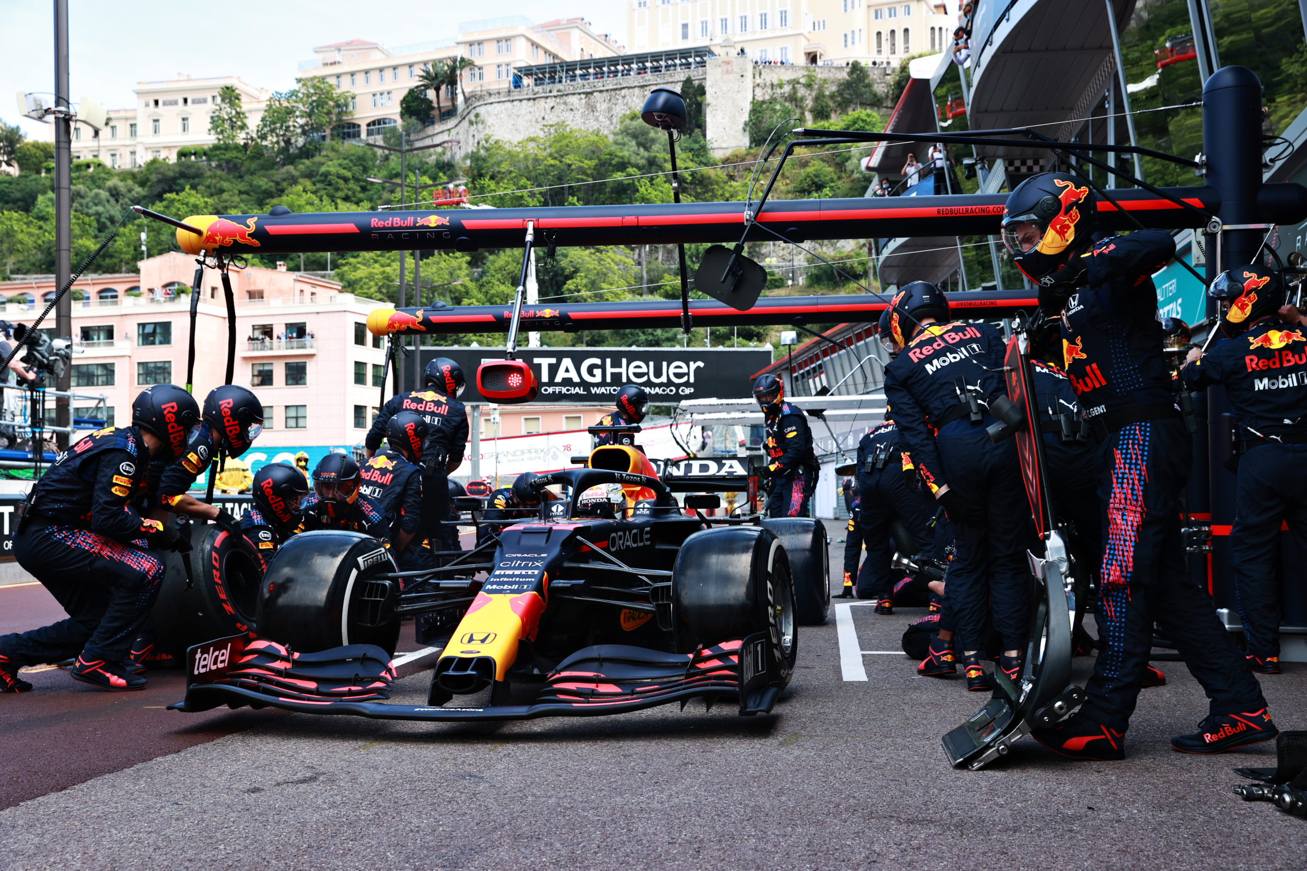 how-much-does-an-f1-pit-crew-make-salaries-and-wages-revealed