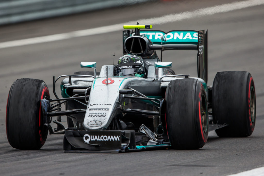 formula-one-2016-f1-austrian-grand-prix-mercedes-nico-rosberg-with-front-wing-damager-after-contact-with-lewis-hamilton