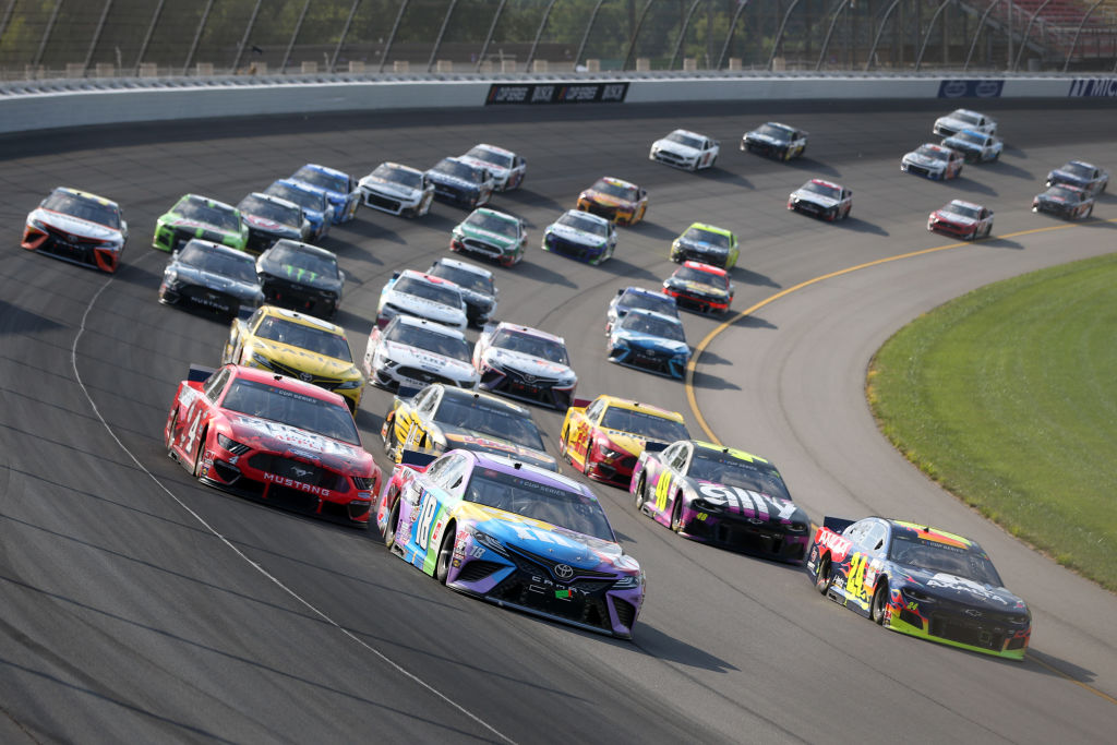 What is the qualifying line-up for NASCAR Michigan?