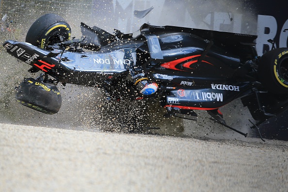 Fernando Alonso Crashes At The Australian F1 Grand Prix