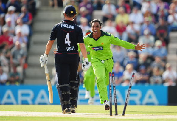 What is Shoaib Akhtar's bowling speed world record?