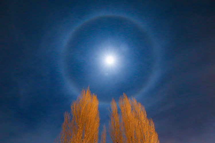 What is the meaning of a ring around the moon as storms threaten the US?
