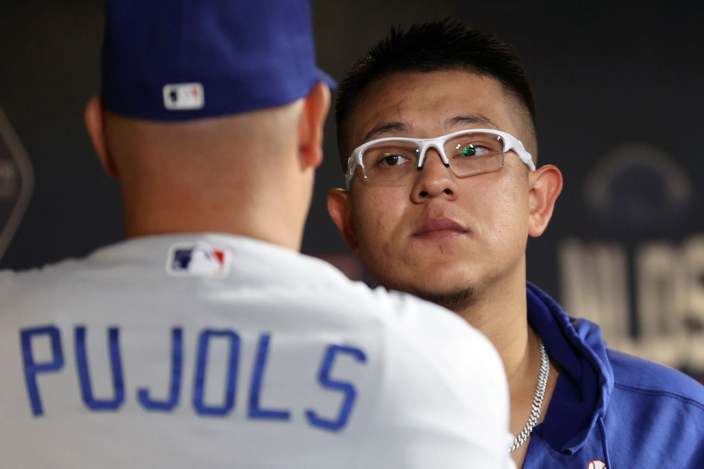 What happened to Julio Urias' eye as Dodgers celebrate Giants defeat?