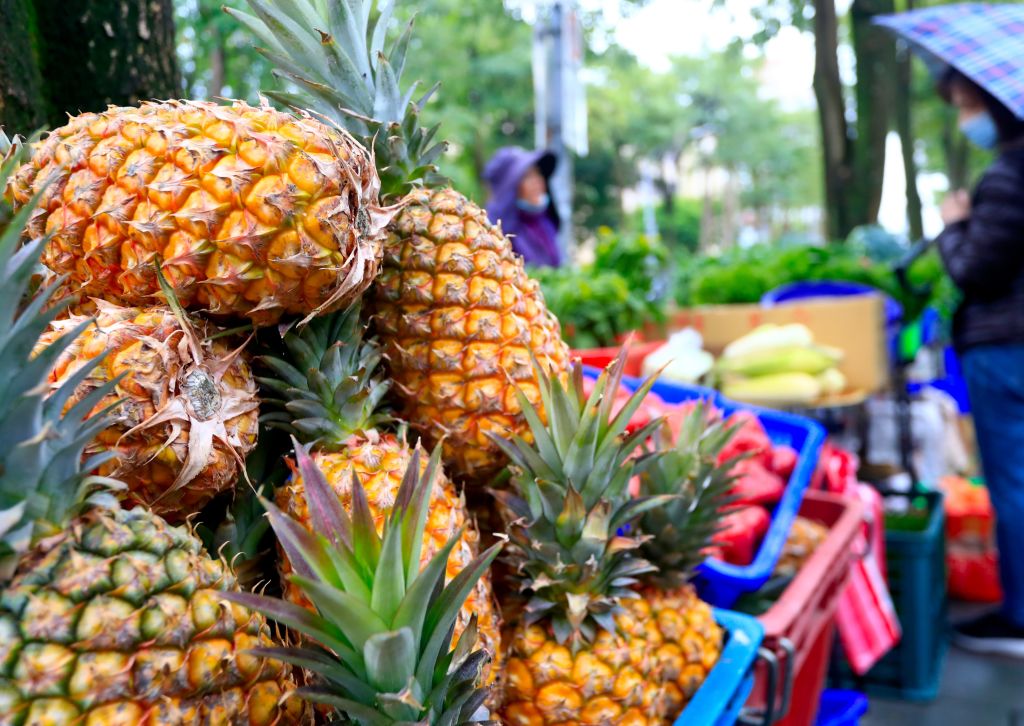 what-s-the-meaning-of-the-upside-down-pineapple-trend-on-tiktok