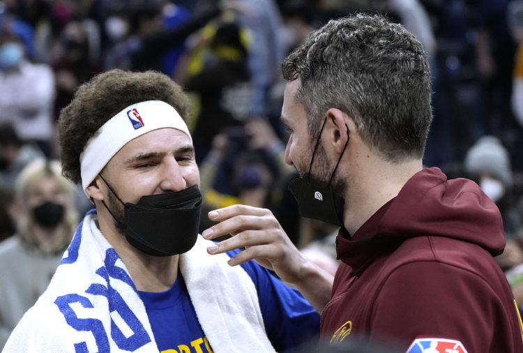 Klay Thompson shares special moment with Kevin Love after his return game for Warriors