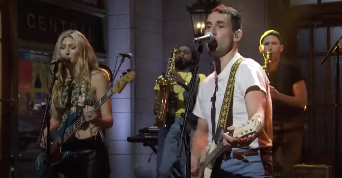 Who was the bass player in Bleachers' SNL performance?