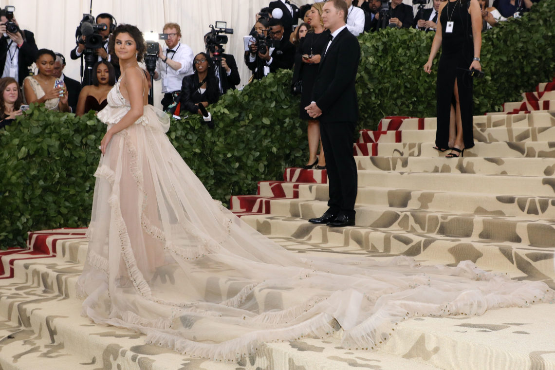 Fans 'manifest' Selena Gomez at 2022 Met Gala – they want her back