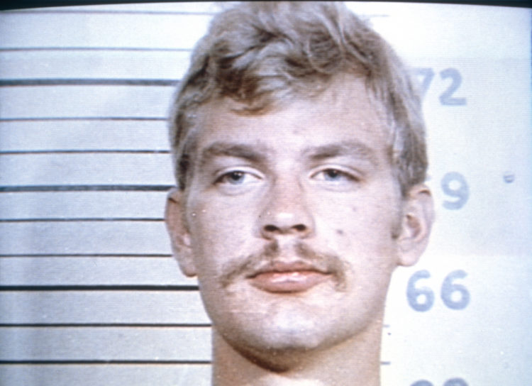 Detectives handed teen back to cannibal killer Jeffrey Dahmer after brief escape
