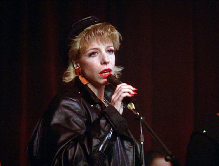 Iconic Julee Cruise scenes for your Twin Peaks nostalgia