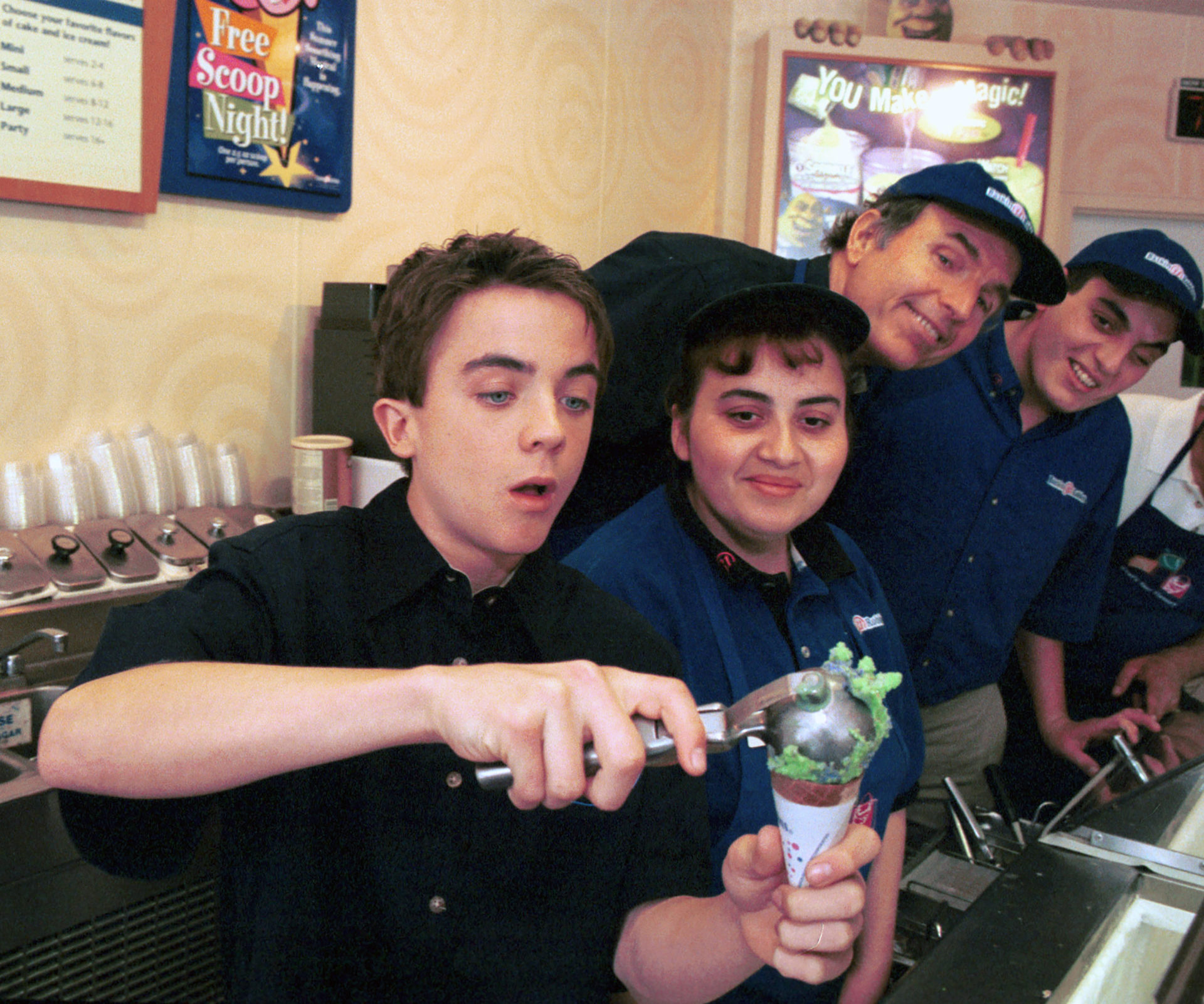 Frankie Muniz scoops Ice Cream