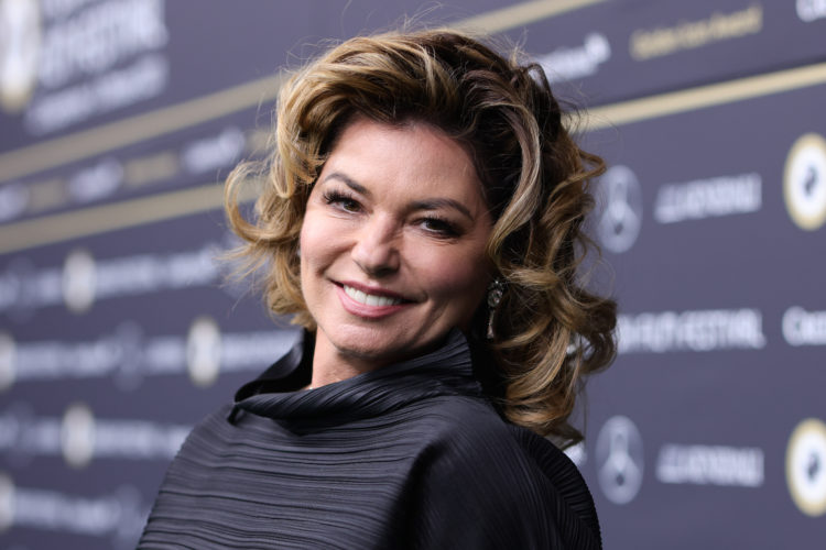 Shania Twain suffered 'blackouts' as Lyme disease almost stopped music career forever