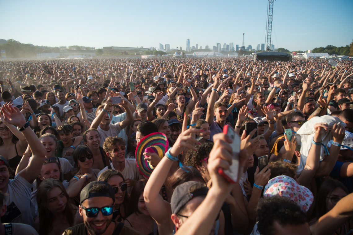 How to remove your Lollapalooza wristband to keep as a souvenir