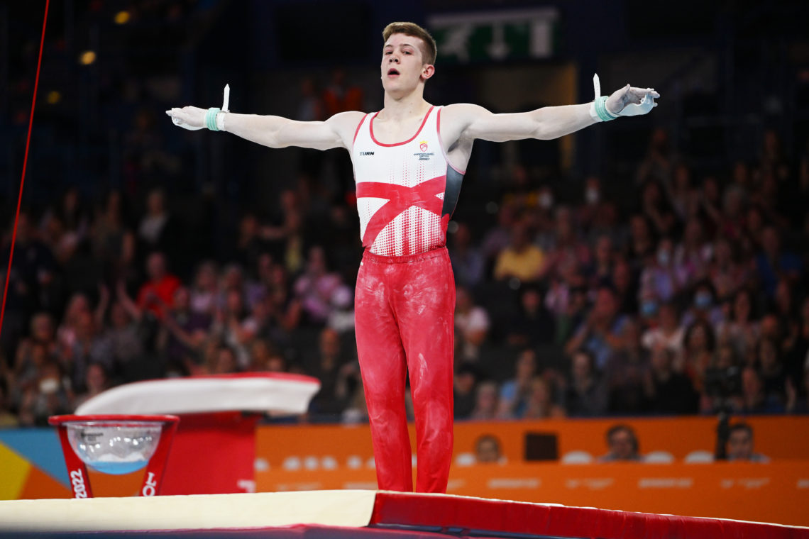 Who are the gymnastics commentators at the 2022 Commonwealth Games?