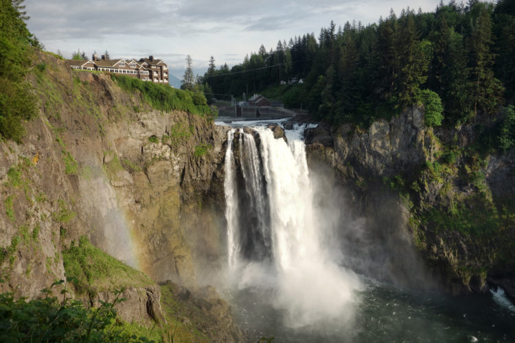 Real-life luxury Twin Peaks hotel offers waterfall views - but it'll cost you