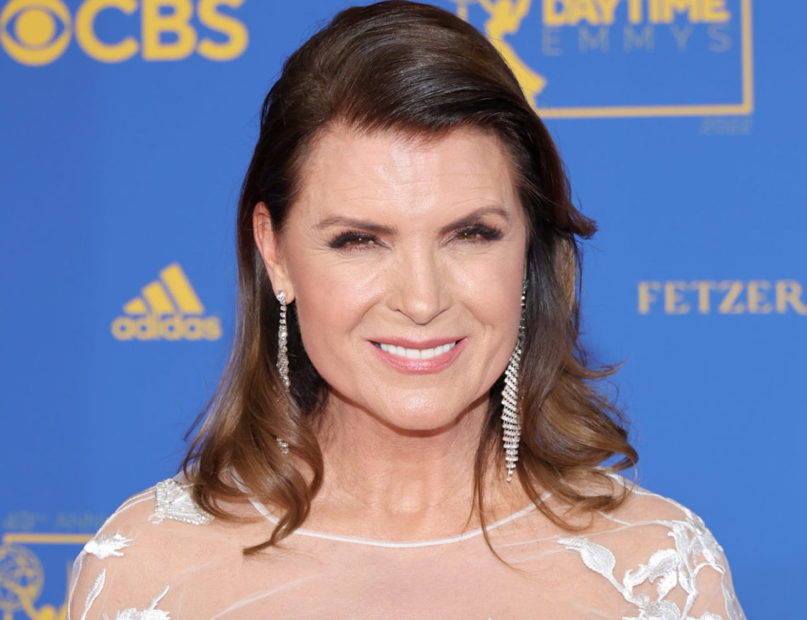 B&B Kimberlin Brown se desmaya al ver a su coprotagonista de 'ojos dulces' Lawrence St Victor