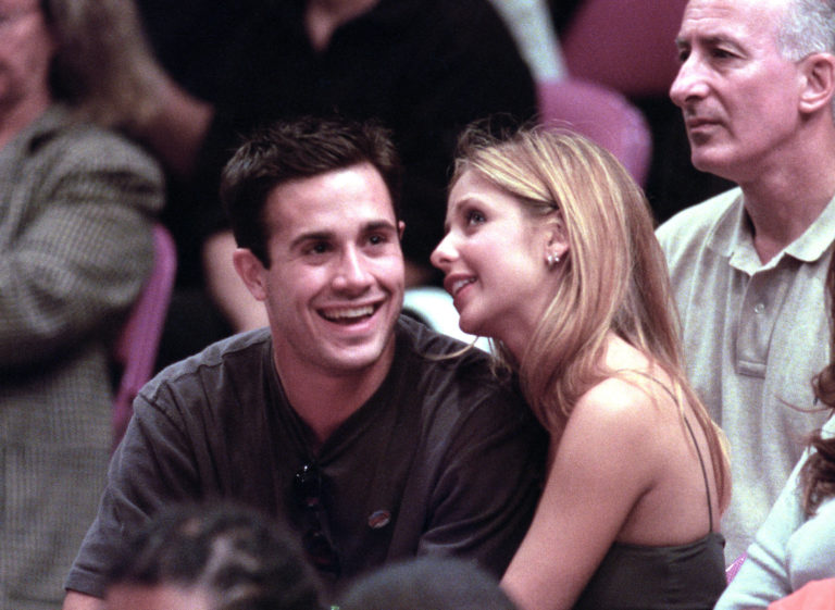 Sarah Michelle Gellar and Freddie Prinze Jr - first date mishap to 20 years...