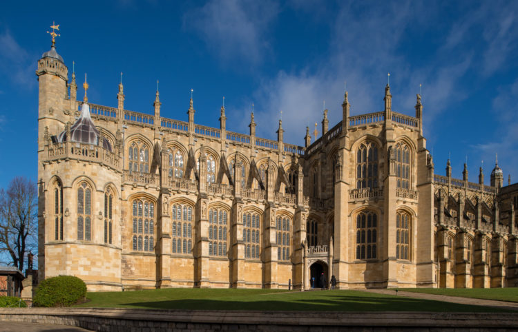 Who is buried at St George's Chapel, where the Queen will be laid to rest?