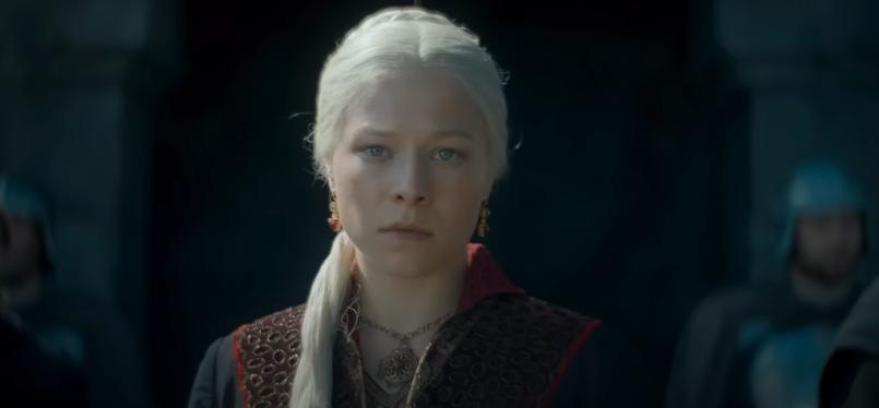 Primer plano de Rhaenyra Targaryen mirando a la cámara en House of the Dragon