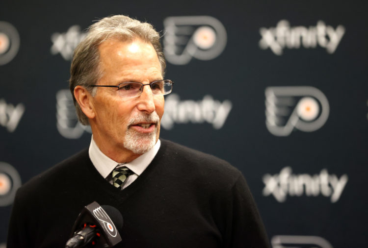 What happened to John Tortorella's face as fans notice injury on Flyers coach