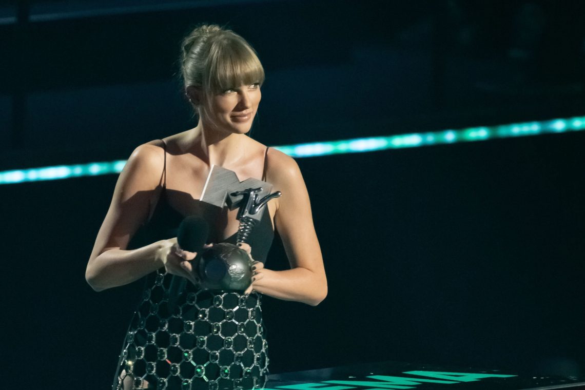 Taylor Swift poses with her award at the MTV EMAs