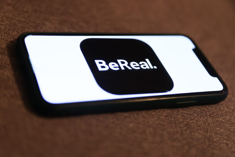 How to see retakes on BeReal: Feature explained