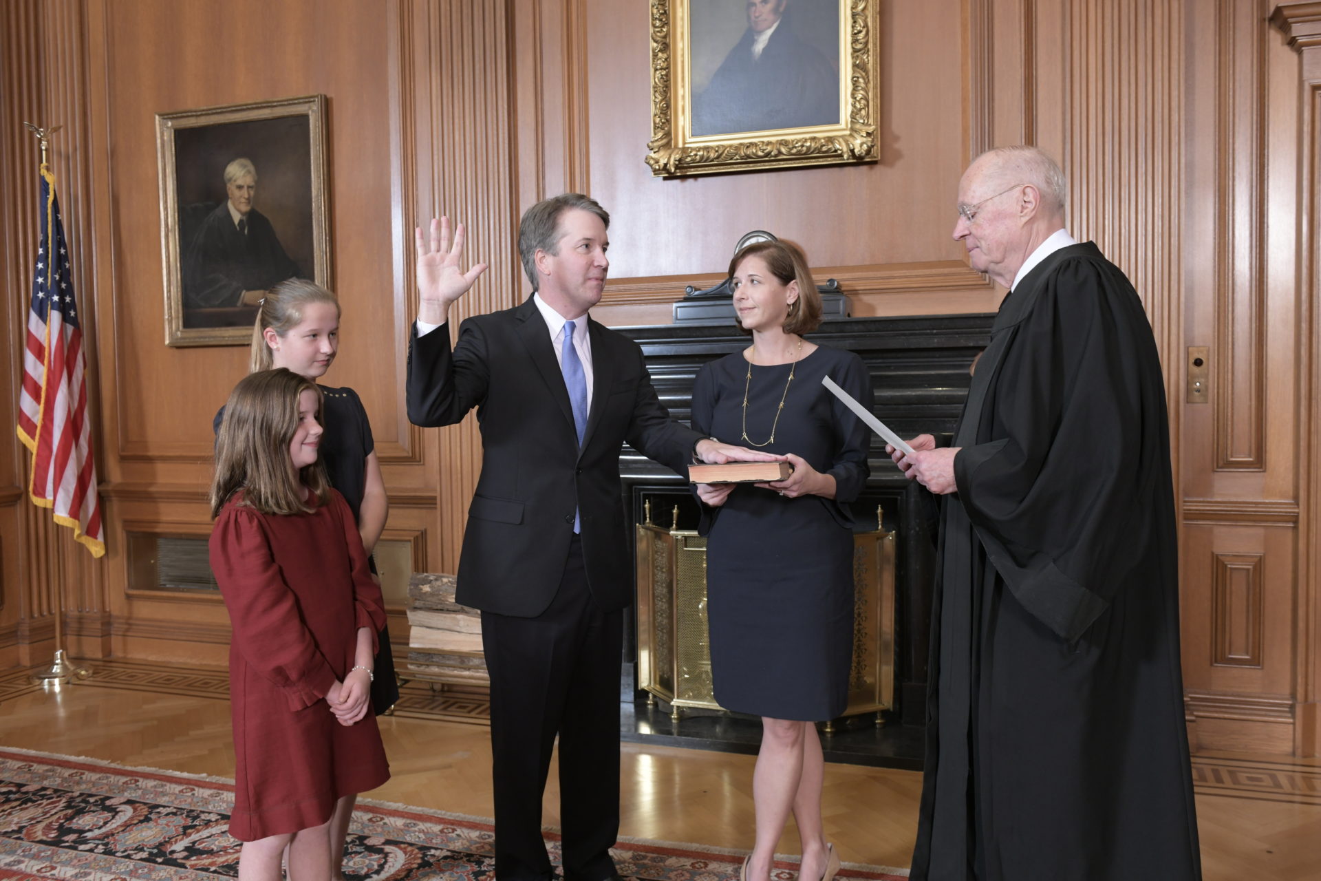 Brett Kavanaugh jura como juez asociado de la Corte Suprema